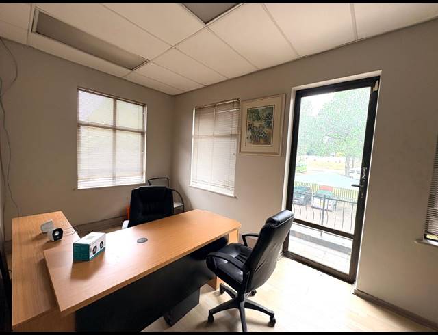 450M² OFFICE FOR SALE IN FOURWAYS